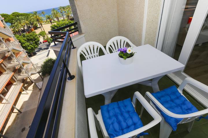 Gîte pour 6 personnes, avec terrasse, animaux acceptés dans La Pineda - 2