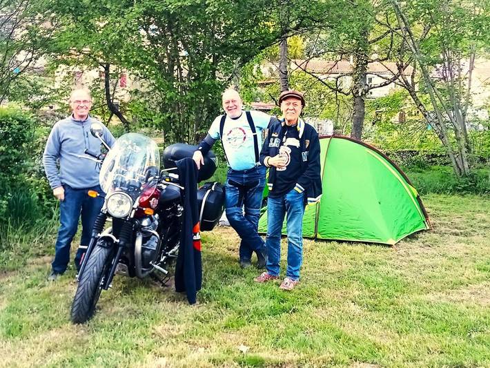 Location de vacances pour 2 personnes, avec vue ainsi que jardin et piscine à Belmont-sur-Rance - 4