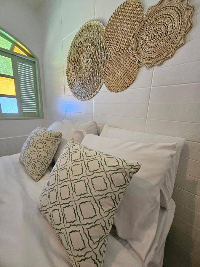 Pousadas para 3 pessoas, com vista e terraço e ainda jardim and piscina em Paty do Alferes