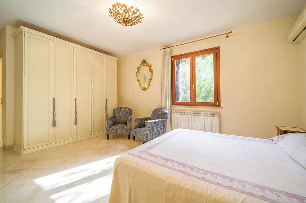 Luxury, Palermo downtown, Mediterranean Park, 3 kms from Mondello beach in Palermo, Palermo Provinz