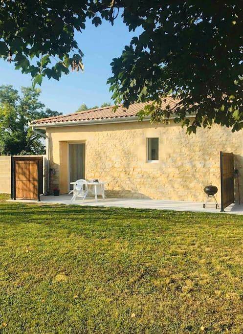 Location de vacances pour 2 personnes, avec Terrasse et Jardin à Saint-Martin-Lacaussade