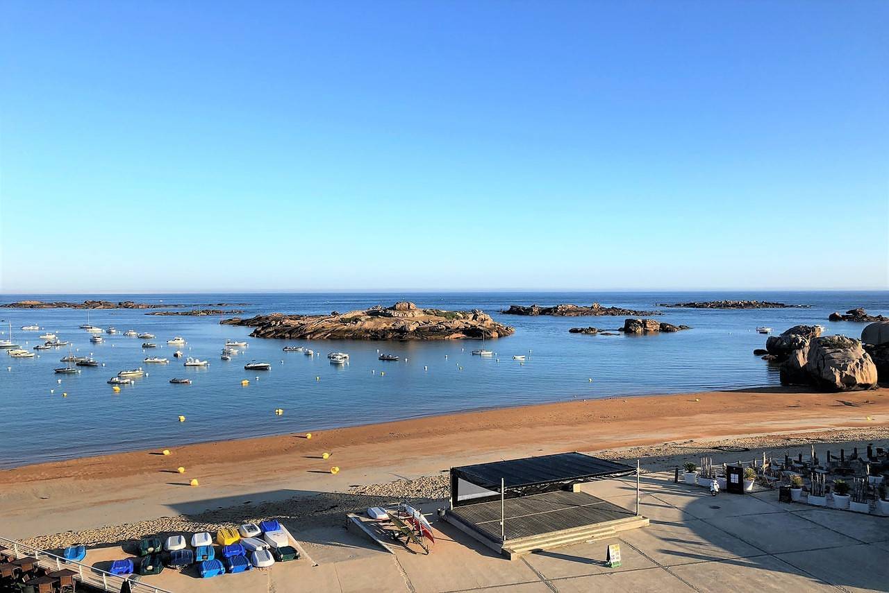 Appartement entier, Appartement Vue Mer Exceptionnelle plage du Coz-Pors à Tregastel in Coz-Pors, Trégastel