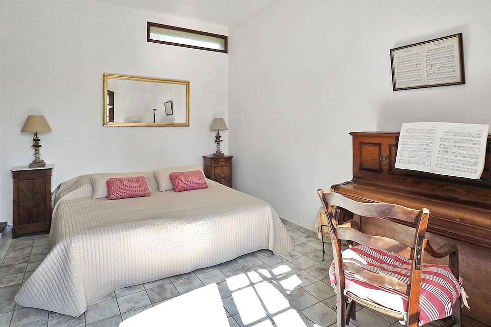 Lovely home in Saint-Martin-de-Crau in Saint-Martin-de-Crau, Arles region