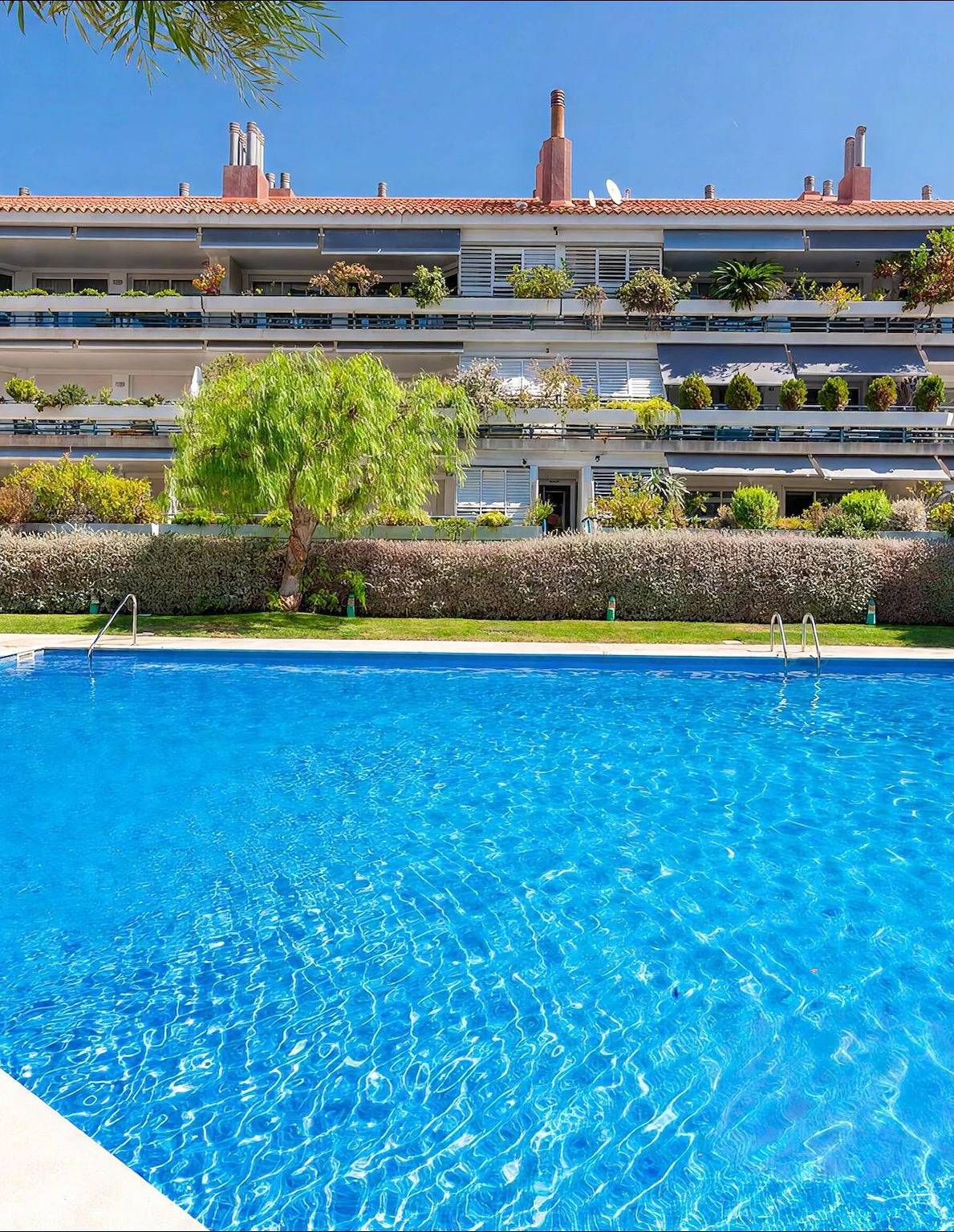 Geheel appartement, Vakantieappartement voor 8 personen met zwembad in Platja de les Anquines (Sitges), Sitges