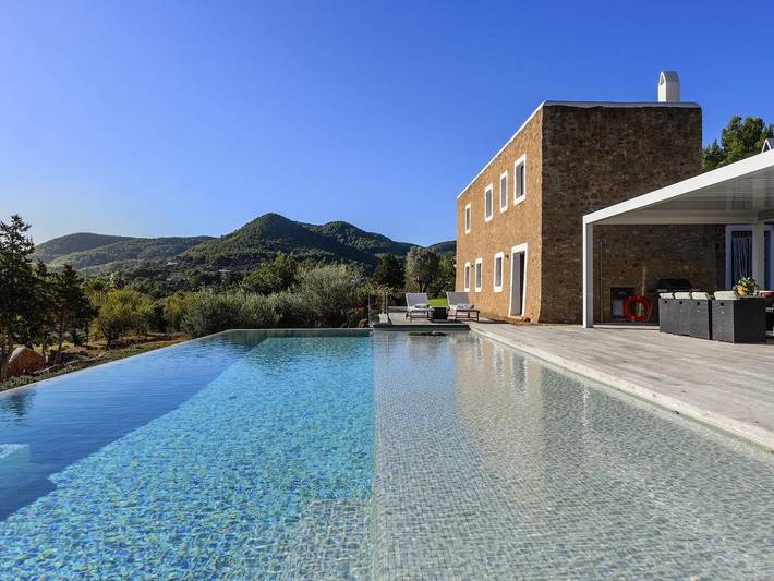 Gîte pour 6 personnes, avec terrasse ainsi que jardin et piscine à Sant Joan de Labritja - 3