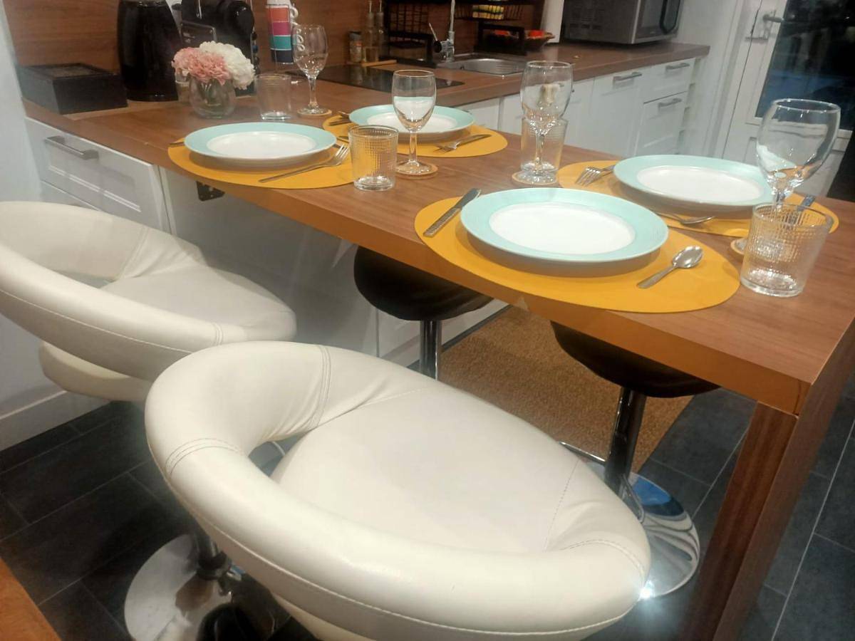 Appartement entier, Le Petit Cocon - Parking privé - Lyon Sud in Vénissieux, Lyon et ses environs