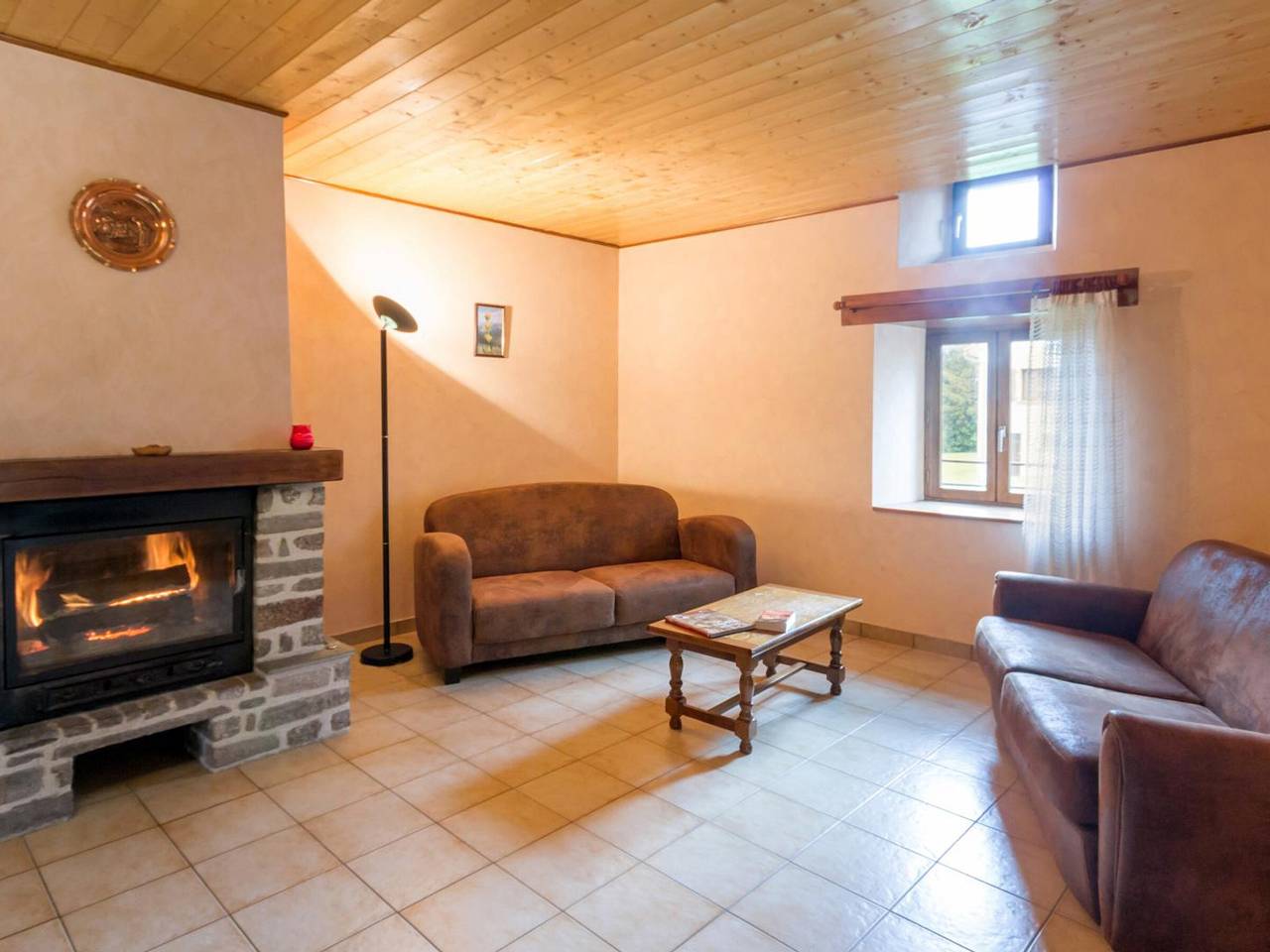 Gîte de charme avec cheminée, animaux acceptés, proche pistes de ski in Sauvain, Montbrison