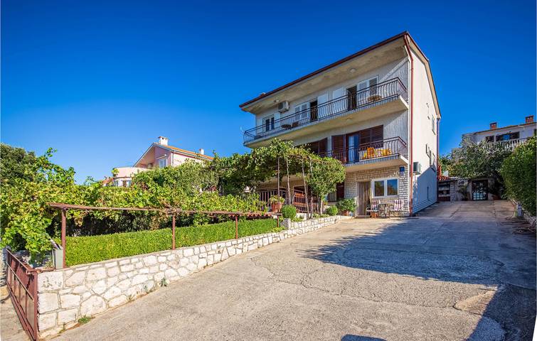Ganze Ferienwohnung, Ferienwohnung mit Meerblick, Terrasse, WLAN und Parkplatz in der Nähe von Novi Vinodolski in Novi Vinodolski, Primorje-Gorski Kotar