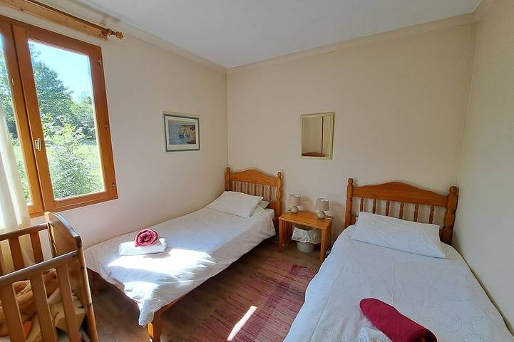 Location de vacances pour 6 personnes, avec jardin ainsi que piscine et terrasse à Saint-Pierre-de-Juillers - 3