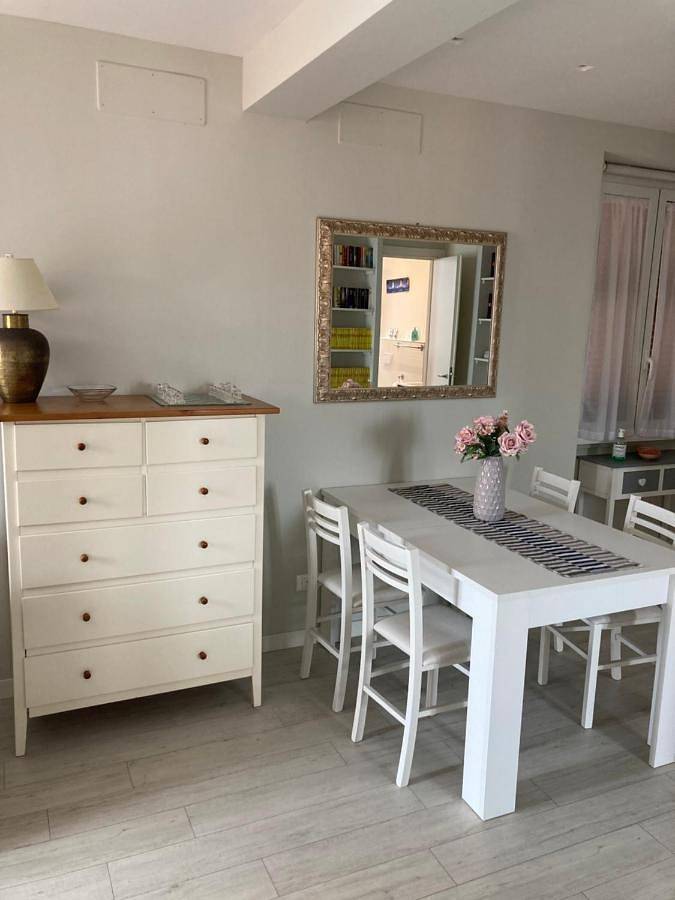 Rosso Tramonto luxury-white- Ladispoli, Lungomare Regina Elena 58 in Ladispoli, Provincia di Roma
