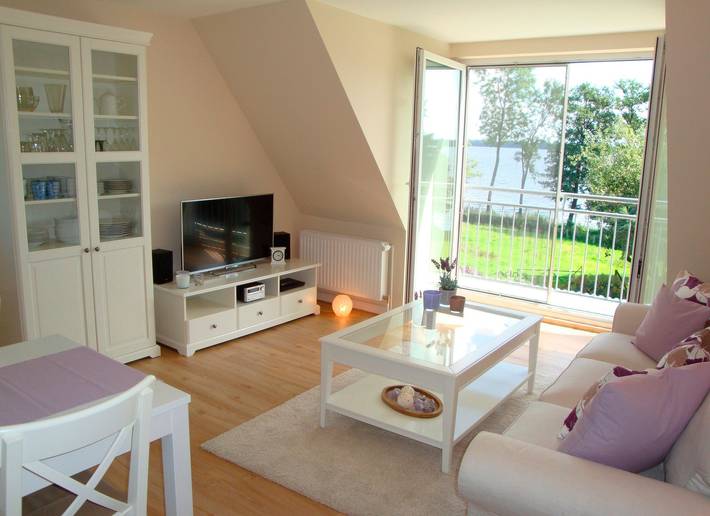 Ferienwohnung für 2 Personen, mit Terrasse und Garten sowie Sauna und Seeblick