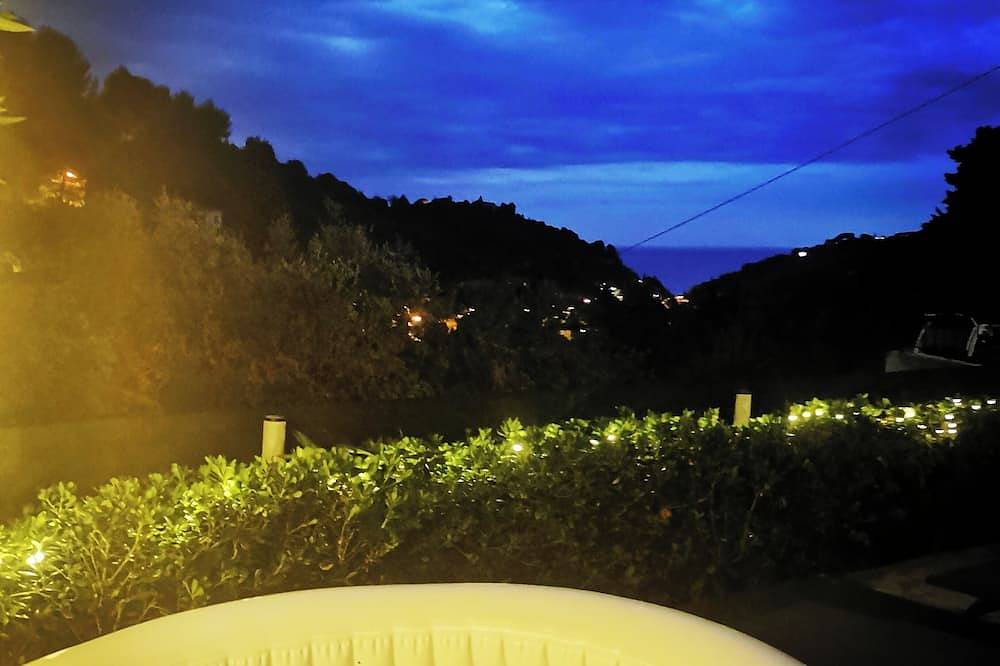 3-room apartment of 80 m2 in a villa with 70 m2 of terrace / garden + jacuzzi in Menton, Mittelmeerküste (Frankreich)