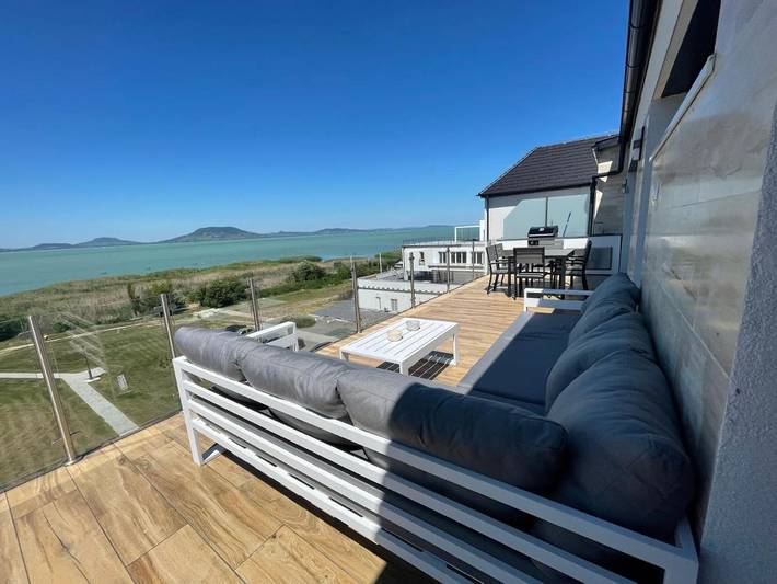 Ferienwohnung für 5 Personen, mit Balkon und Terrasse sowie Garten und Seeblick in Balatonfenyves