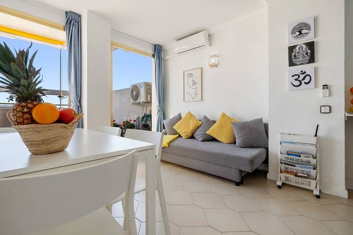 Apartamento entero, Apartamento 'Salou Beach' con vistas al mar, Wi-Fi y aire acondicionado in Salou, Costa Dorada
