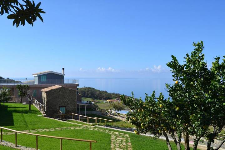 Casa vacanza per 7 persone, con Balcone e Idromassaggio nonché Terrazza e Giardino a San Lucido