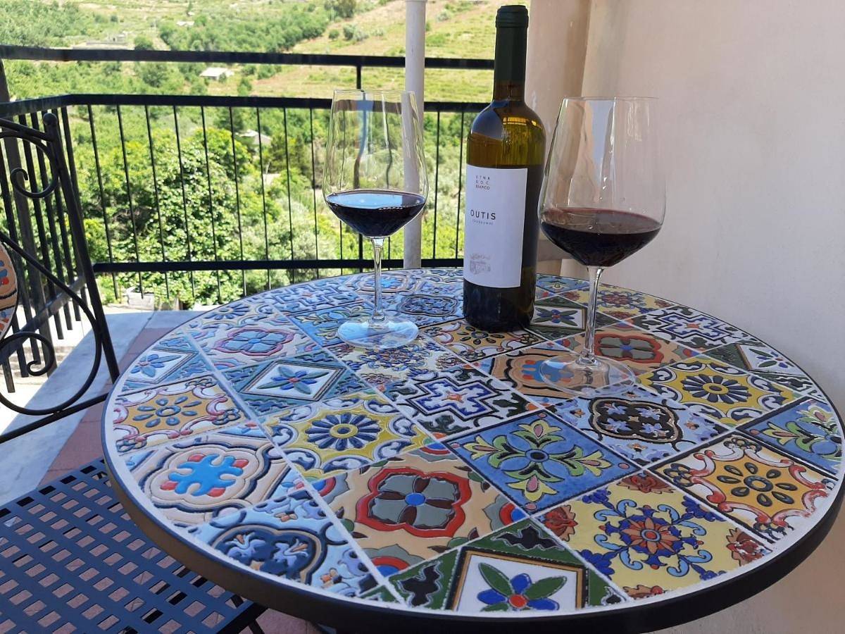 Appartamento intero, Three-Bedroom House in Linguaglossa, Etna