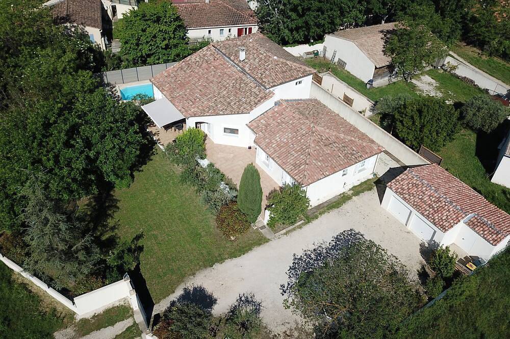 Large Provencal house in Pujaut, Region de Nimes