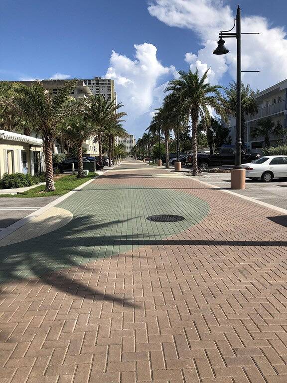 Ganze Wohnung, Strandblock ... Nur ein paar Schritte ... Entspannen Sie sich gegenüber dem Ozean! in Pompano Beach, Broward County
