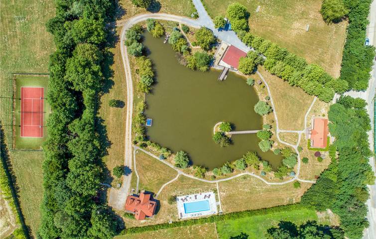 Charmante 2-Zimmer-Wohnung mit Pool, Terrasse und WLAN in der Nähe des Flusses Česma in Sisak-Moslavina