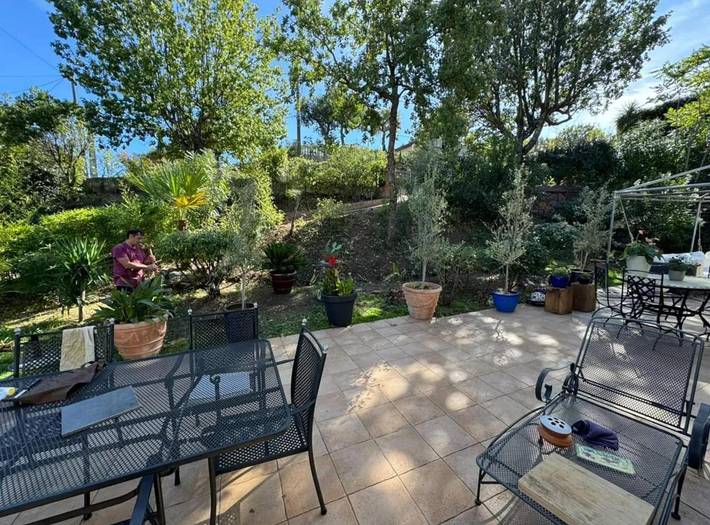 Gîte pour 4 personnes, avec balcon ainsi que piscine et jardin à Les Mayons - 4