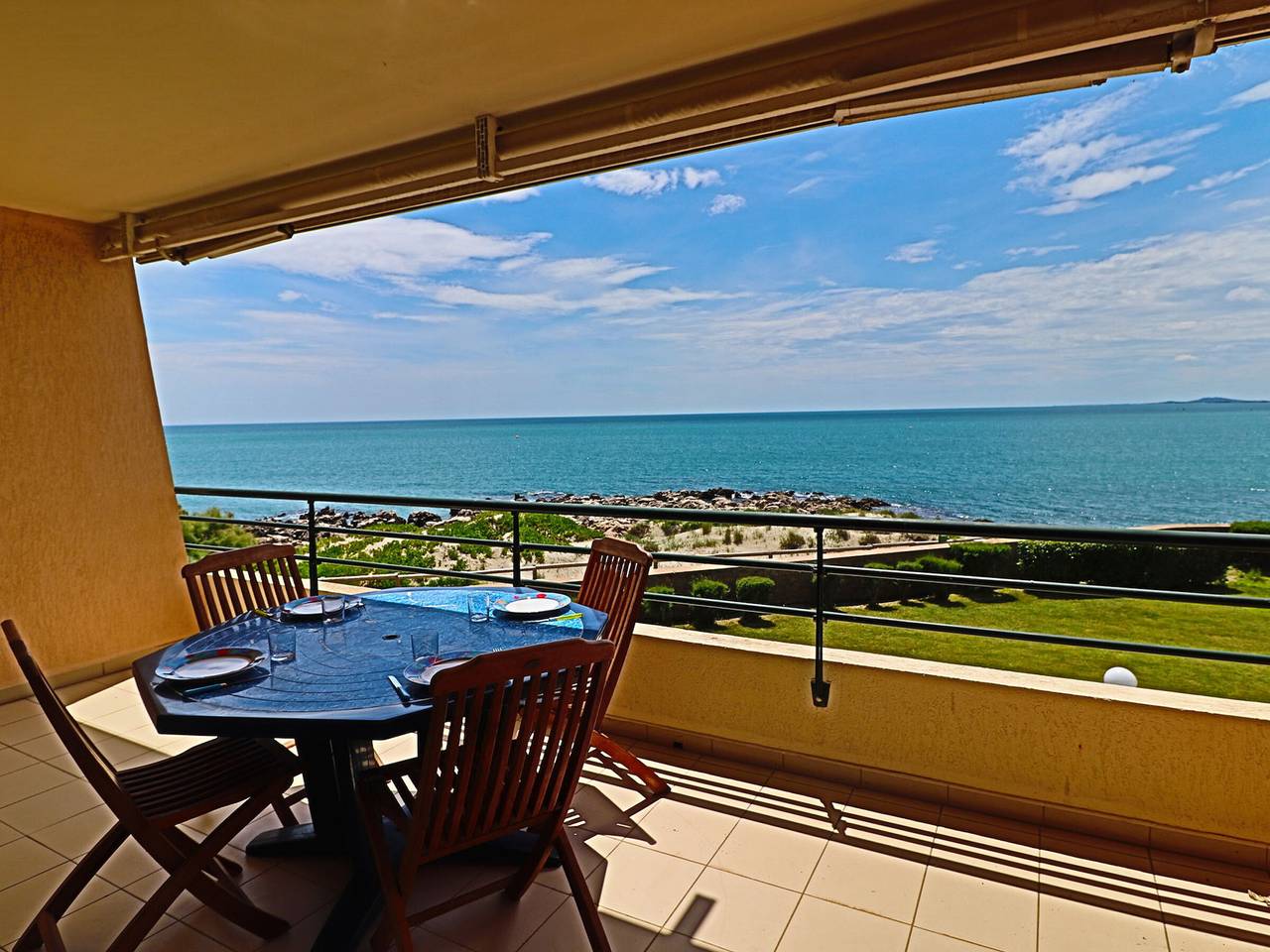 Entire apartment, 34m² Apartment with sea view terrace in Sète, 2 rooms for 4 people in Sete, Côte d'Améthyste