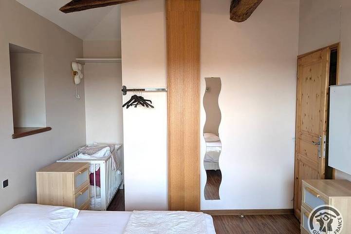 Location de vacances pour 5 personnes, avec Terrasse ainsi que Jardin et Piscine à Poule-les-Écharmeaux - 4