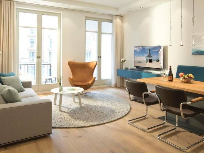 Ferieleilighet for 2 personer, med badebasseng og sauna i tillegg til hage, dyr tillatt i Rügen