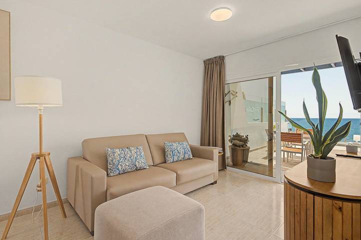 Ganze Wohnung, Ferienwohnung "Callao Beach 8" mit Meerblick, Terrasse und Wlan in Punta de las Mujeres, Haría