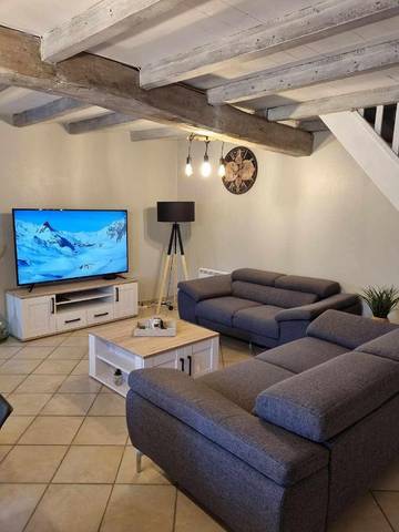 Gîte pour 6 personnes, avec vue et terrasse à Juillac-le-Coq
