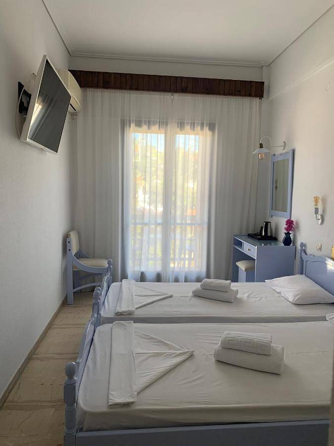 Hotel for 4 people with terrace in Samos
