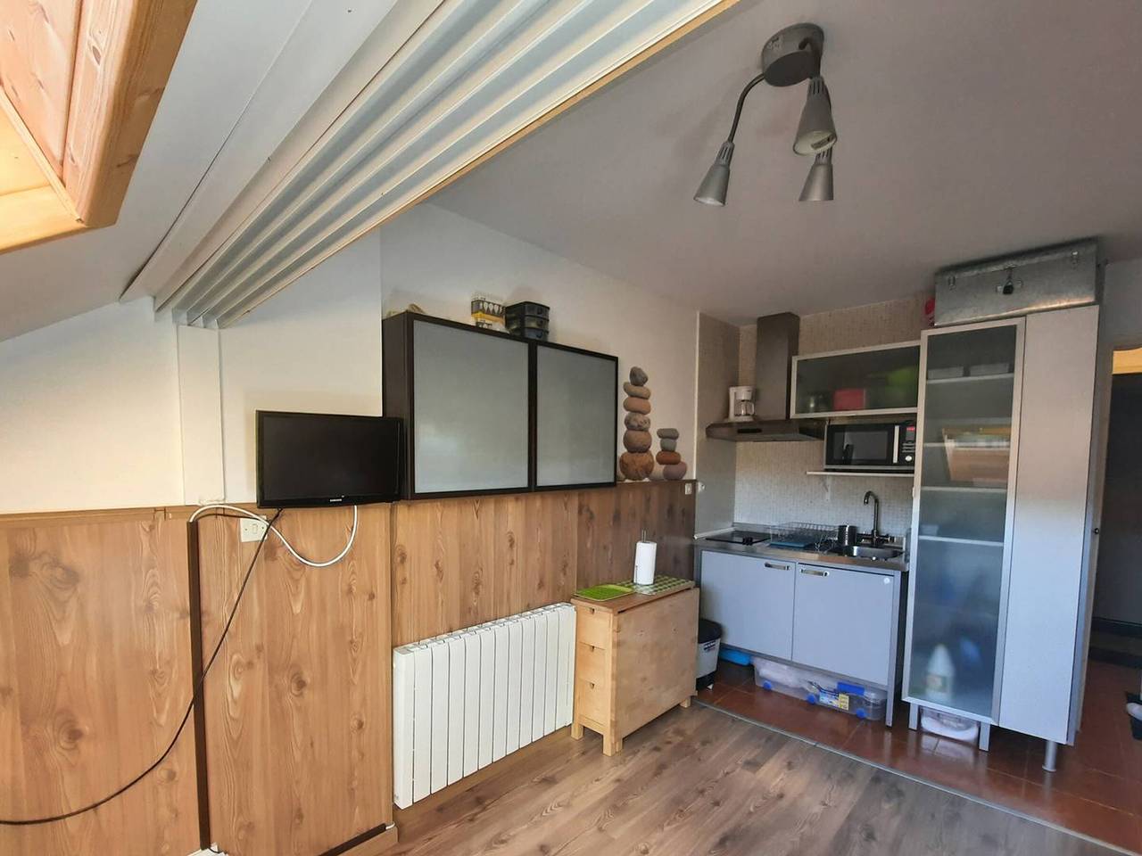 Studio entier, Studio lumineux, bien équipé au cœur de la station, idéal pour 2 adultes et 1 enfant. in Bolquère, Parc naturel régional des Pyrénées catalanes