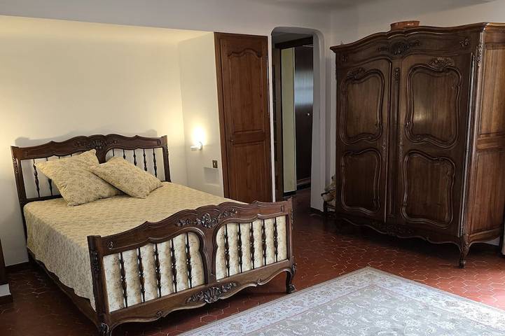 Old Provencale House With Swimming Pool 8x4, shaded parking area in Seillans, Draguignan region