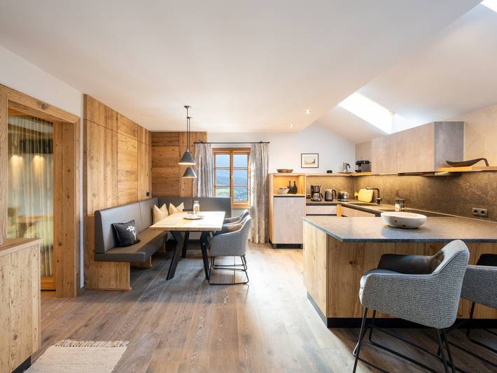 Vacation apartment for 4 people, with view and balcony in Innsbruck