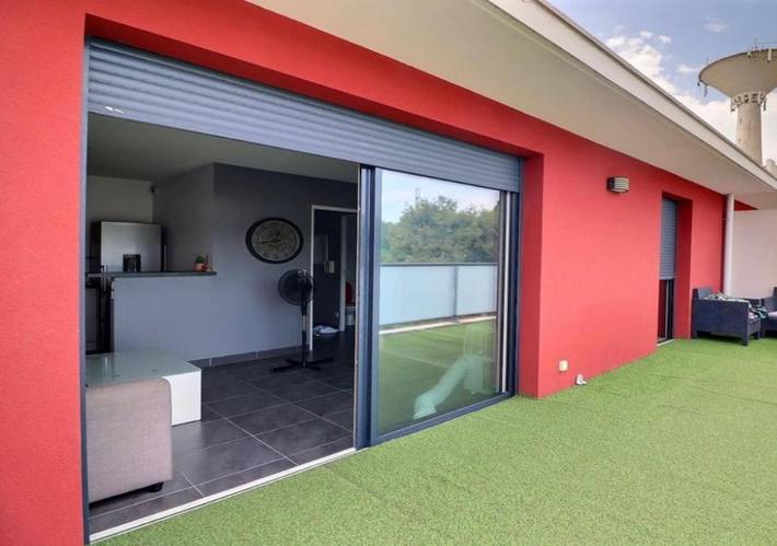 Appartement de vacances pour 4 personnes, avec balcon ainsi que vue et piscine