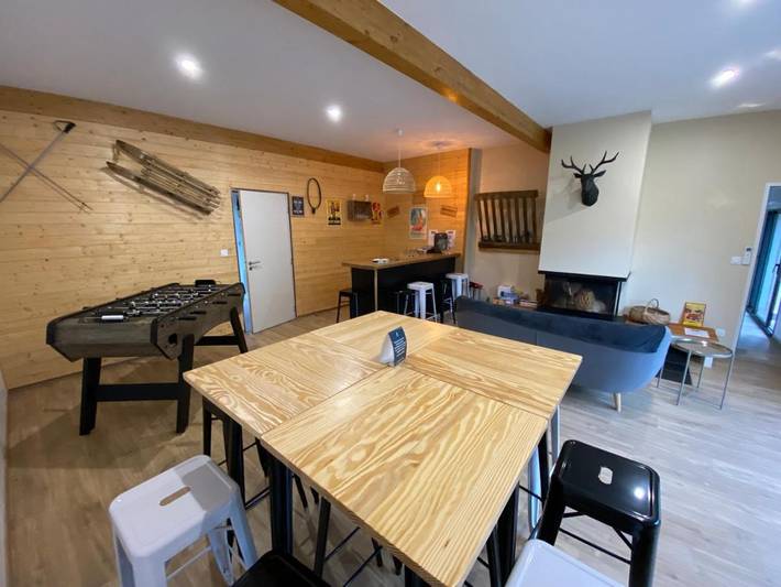 Maison de campagne pour 15 personnes, avec jardin ainsi que terrasse et jacuzzi à Bénaix
