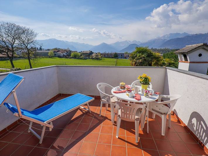 Glamping voor 5 personen, met uitzicht en tuin, met huisdier aan het Comomeer