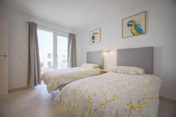 Villa et annexe avec piscine privée, terrasses extérieures spacieuses et Wifi. in Puerto del Carmen, Tías