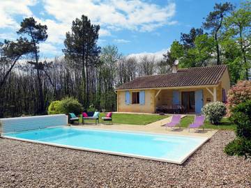 Gîte pour 5 personnes, avec terrasse et piscine ainsi que jardin et jacuzzi à Blanquefort-sur-Briolance