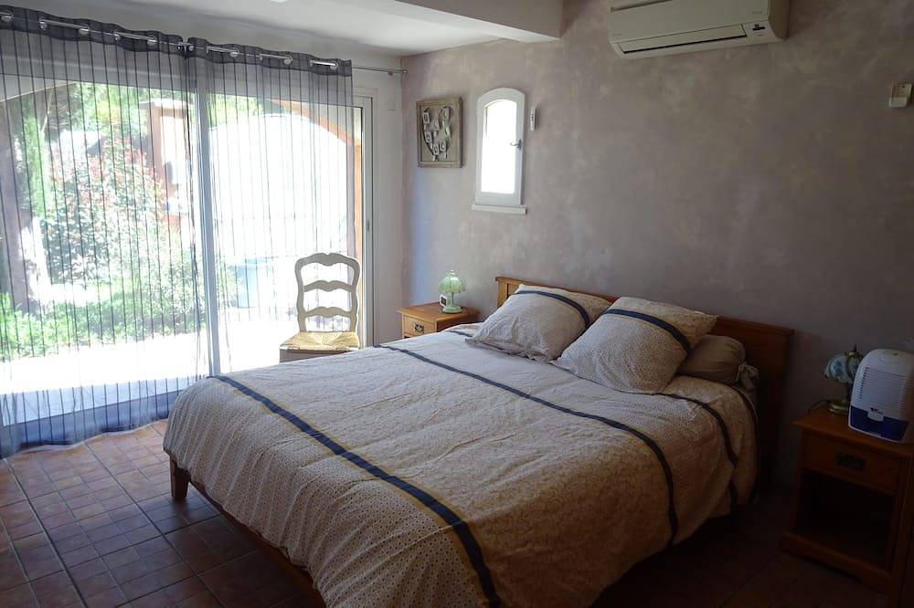 Villa Provençale, air-conditioned, near Aix en Provence. in Ventabren, Aix-en-Provence region