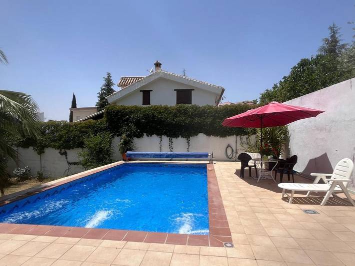 Apartamento para 4 personas, con Balcón y Terraza además de Jardín y Piscina en Huétor Santillán
