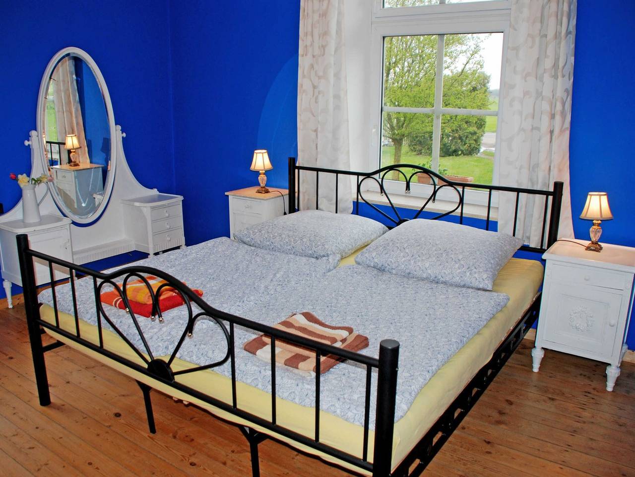 Ganze Ferienwohnung, Ferienwohnungen im Gutshaus Gnies - 03 Ferienwohnung Rügen mit Kamin in Ralswiek, Bergen auf Rügen und Umgebung