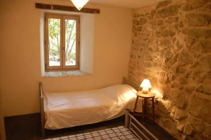 Location de vacances pour 6 personnes, avec jacuzzi ainsi que terrasse et jardin dans La Bambouseraie en Cévennes - 2