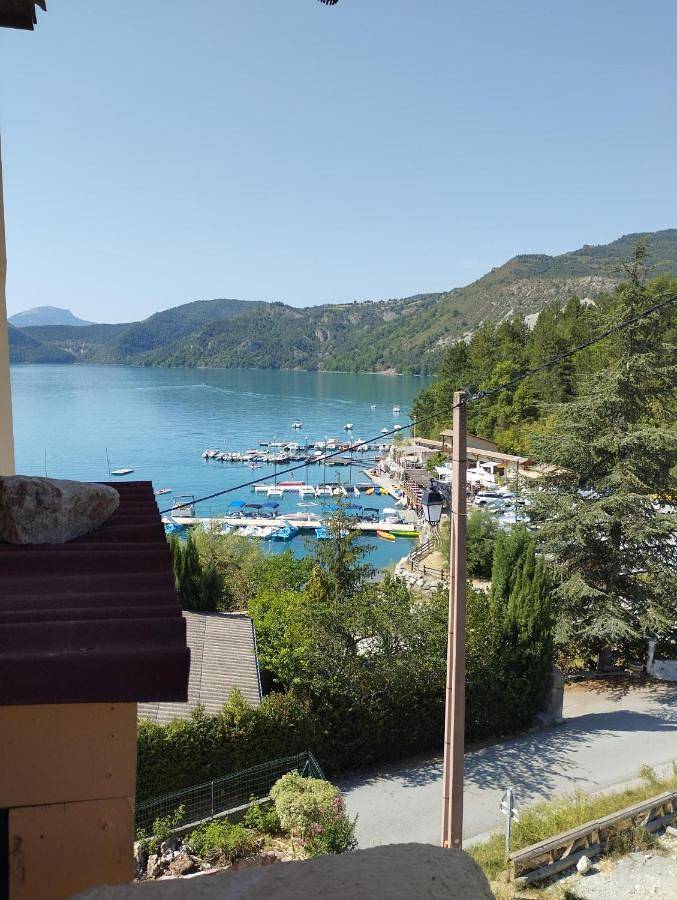 Gîte pour 3 personnes, avec terrasse ainsi que vue sur le lac et vue dans Lac de Castillon - 3