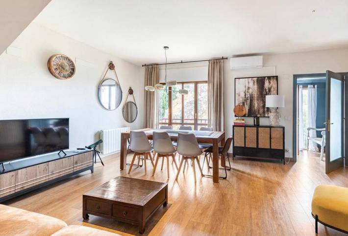 Apartamento para 9 personas, con Balcón y Terraza además de Vistas al lago y Vistas en Nuévalos