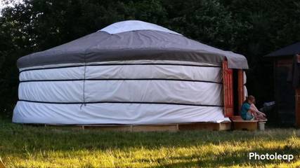 Tente pour 5 personnes, avec jardin et terrasse ainsi que piscine et vue dans le Morbihan