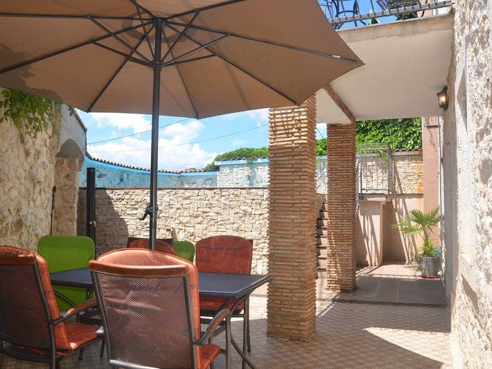 Ferienhaus für 6 Personen, mit Terrasse und Pool, mit Haustier