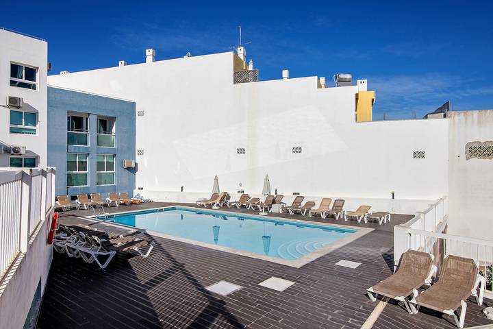 Studio entier, Studio 'Estúdio Completo' avec vue sur la mer, Wi-Fi et climatisation in Albufeira e Olhos de Água, District de Faro