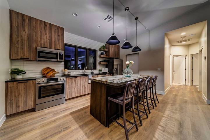 Vacation rental for 6 people, with terrace and hot tub as well as pool in Springdale