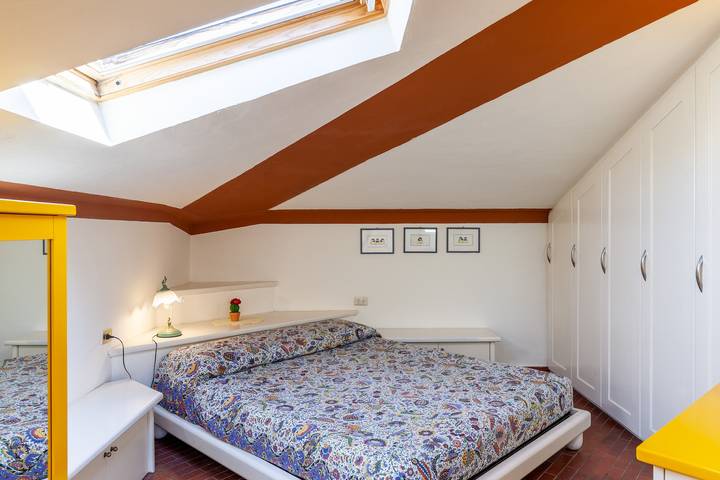 Appartamento intero, Casa Vacanze "Loft parallela Lungomare posto auto" con A/C & Wi-Fi in Perla del Tirreno, Viareggio