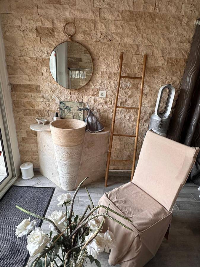 Gîte pour 4 personnes, avec jardin ainsi que vue et piscine à Châteauneuf-de-Gadagne - 4